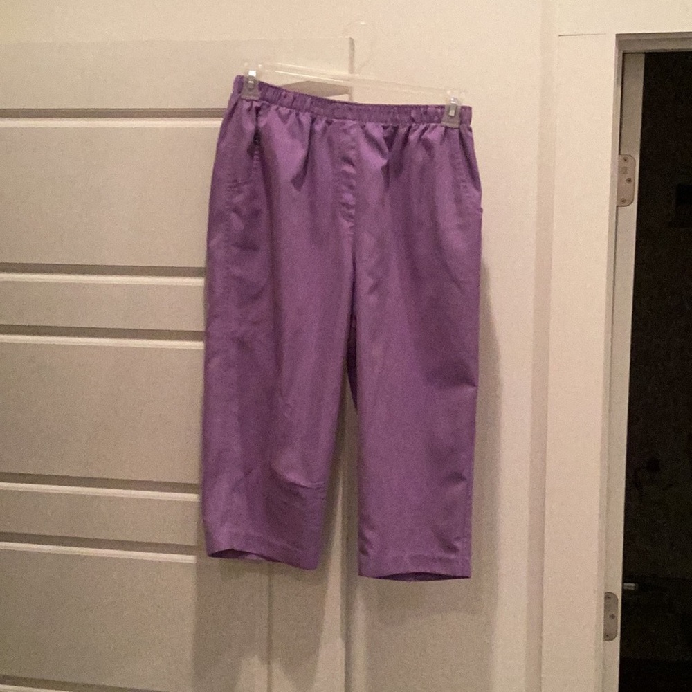Capri pants, excellent condition, 28 inches total length
